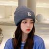 Gorro de lana estándar con letras R de otoño e invierno de estilo coreano para hombres y mujeres con gorro de punto simple que combina con todo gorro cálido a prueba de frío