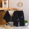 Conjunto de Roupa para Meninas Primavera e Outono 2026 Novo Estilo Roupa de Primavera para Bebê Menina Conjunto Elegante de Três Peças com Capuz e Manga Longa Roupa para Bebês e Crianças