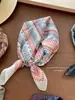 Pañuelo Cuadrado Rojo Atmosférico para Mujer 2025 Primavera, Verano y Otoño Nuevo Estilo Lujo Accesible Algodón y Lino de Alta Calidad Pañuelo Transpirable