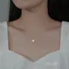 Collar de Trébol de Cuatro Hojas Incrustado de Diamantes para Mujer, Lujo Ligero y Diseño de Alta Gama, Cadena Clavicular de Circonita Estilo Bosque de Nicho, Accesorio de Cuello Versátil al por Mayor