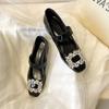 Novos Sapatos Mary Jane Planos Elegantes com Bico Quadrado em Couro Envernizado e Fivela com Strass para Mulheres 738-2, Salto Médio Robusto