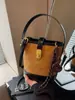 Bolso Pequeño Retro Maillard para Mujer 2026 Nuevo Bolso de Hombro Tipo Cubo Acolchado de Gama Alta Bolso Cruzado