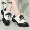 Sapatos Mocassins primavera sapatos pequenos de couro sola macia sola grossa estilo britânico versátil casual camada única sapatos fabricantes entrega em peça única