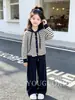 Conjunto para niña, colección nueva otoño 2026: conjunto de cárdigan y suéter de punto a rayas elegante y moderno para primavera y otoño