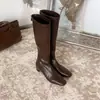 Botas versáteis, que aumentam a altura, elásticas, de caimento justo para mulheres, nova coleção outono/inverno 2026, bico quadrado, zíper traseiro, salto médio, botas de cano alto