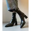 Botas femininas super macias de pele de cordeiro, bico fino, cano curto, estilo vintage para outono e inverno, com zíper lateral, salto grosso elástico, botas curtas da moda que afinam