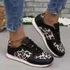 Comercio exterior transfronterizo talla grande nuevos tenis con cordones estilo europeo y americano 2026 de caña baja con estampado de leopardo zapatos deportivos casuales para mujer