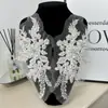 Decoração Luxuosa de Vestido de Casamento de Moda com Renda Bordada à Máquina Branca Pesada e Aplique de Lantejoulas