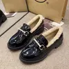 Mocasines de cuero negros para mujer, nueva colección otoño/invierno 2026, estilo slip-on, suela gruesa, estilo británico, caña baja, forrados de felpa para abrigar