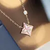 Donkey Home Nova Flor de Ponta de Diamante Redonda Colar de Bolo Versão Alta Feminina V Ouro Flor Dupla Diamante de Combinação Total Pingente de Pó de Concha Branca