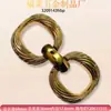 Pingente de sutiã semicircular, requintado, liga de metal, pintado a óleo, feito sob medida, para decoração de sofá ou lingerie, corrente curta, fecho de cadeado, com padrões em relevo e rebaixados, rosa