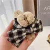 Presilha de Cabelo Laço Xadrez Recheado, Grampo de Cabelo Outono e Inverno, Grampo Elegante, Acessório de Cabelo Pinça Tubarão de Alta Qualidade para a Parte de Trás da Cabeça