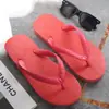 Chanclas Clásicas de Goma con Relieve para Hombres y Mujeres, Chanclas Antideslizantes para Playa, Sandalias de Dedo Suaves para el Hogar y Exteriores, Tallas Grandes