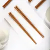 Palillos de madera maciza japoneses creativos de uña de tortuga puntiagudos palillos de sushi tienda vajilla de madera palillos de madera antideslizantes venta al por mayor