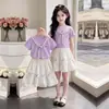 Camiseta de manga corta estilo coreano atmosférica y moderna, nuevo conjunto de dos piezas de verano, falda corta de encaje dulce linda personalizada