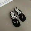 Chanclas Casuales de Moda Finas con Tira para Uso en Exteriores Verano 2026 Sandalias Cuadradas Antideslizantes para Playa con Decoración Metálica