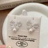 Brincos Pendentes Retro Franceses com Pérolas e Tarraxas de Laço Vazado para Mulheres, Brincos de Zircônia de Alto Padrão Estilo Chanel