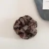 Moda Retro Otoño e Invierno Estampado de Leopardo Felpa Scrunchie Elástico para el Cabello de Alta Gama Cuerda para Moño Perezoso Versátil Accesorio para el Cabello