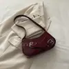 Bolsa de ombro sob o braço de moda retrô para mulheres, nova bolsa de motocicleta outono e inverno de 2026, bolsa de ombro com fecho minimalista de nicho para o dia a dia