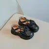 Sapatos de Menina Sapatos de Princesa 2024 Primavera/Verão Novos Sapatos de Couro Infantis Estilo Coreano Sapatos de Solado Macio para Meninas Sandálias Fechadas Respiráveis de Tela