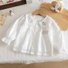 Camisa de gola boneca para meninas, novo estilo primavera/outono, top moderno de manga comprida para crianças, camisa de boneca com gola plissada para bebê menina, da moda