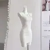 Vestido de tricô sem mangas justo estilo retrô francês com decote quadrado, textura macia ondulada e alças finas