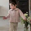 Camisa Lisa Estilo Coreano para Bebês e Crianças Pequenas, Novo Modelo de Primavera, Top e Jaqueta Versáteis para Meninas Bebês, Roupa de Primavera de Manga Longa, Classe A
