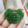 Atacado de fábrica imitação de jade Hetian padrão oco pingente masculino e feminino Mongólia Exterior verde espinafre pingente de jade morcego