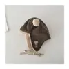 Sombrero de Invierno Doble Bola Lei Feng para Niños Sombrero Retro Bordado con Letra Protección para Orejas para Niños y Niñas Sombrero de Terciopelo Engrosado para Protección de Orejas