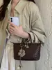 Bolso de mano tejido popular de nicho transfronterizo para mujer, nuevo modelo 2026, versátil, súper moderno, sensación de alta gama, bolso de hombro y cruzado