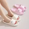 La nueva colección de verano de Qida Shun de pantuflas lindas y unisex: antideslizantes, para uso en el hogar y el baño, perfectas para parejas, y disponibles para venta al por mayor como pantuflas de interior de EVA
