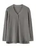 Suéter Holgado de Lana de Hilo Fino Yangzi con Cuello en V para Mujer, Tejido Versátil y Adelgazante para Primavera y Otoño, Simple y Elegante al por Mayor