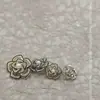 Estilo Tweed Camelia Pedrería Botón de Perla Hebilla Metálica Traje de Mujer Suéter Chaqueta Botón Decorativo de Flor 35mm