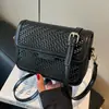 Bolso pequeño tejido de alta gama transfronterizo para mujer, nuevo y elegante, bolso cuadrado pequeño texturizado, bolso versátil retro de un solo hombro cruzado