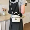 Bolsa de mão pequena feminina para o verão de 2026, nova bolsa de corrente com padrão de diamante, bolsa transversal estilosa e atraente, bolsa quadrada pequena para mulheres