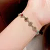 Pulsera de flor redonda con cierre de circonita, lujo ligero, alta gama, pulsera exquisita con un diseño elegante, versátil y a la moda, venta al por mayor