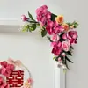 Decoración de habitación de boda con arreglos florales temáticos de amor, incluyendo flores artificiales de esquina, decoración de habitación de boda y coronas artificiales para las habitaciones de los novios, con caracteres auspiciosos