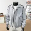 Nueva chaqueta cortavientos holgada para hombre de primavera y otoño con diseño de hombros rectos, estilo coreano, solapa de rayas, chaqueta bomber versátil y sencilla