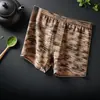Cueca Box Masculina Tendência Estilo Coreano com Textura de Seda Gelada, Cintura Média de Caimento Solto com Estampa, Shorts de Verão para Estudantes e Casa