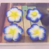 30mm Flor de Argila Macia Flor Plumeria Acessórios de Joia Fábrica Artesanal DIY Brincos de Viagem de Verão Colar Pingente Material