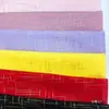Nuevo tejido de gasa con rayas en relieve dorado y líneas geométricas, adecuado para decoraciones de bodas, cortinas, accesorios y materiales de confección.