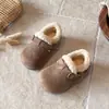 Zapatos tipo Birkenstock con forro de felpa estilo coreano para niños 2026 Invierno Nuevos Zapatos de algodón con estampado de leopardo antideslizantes para niñas Zapatos cálidos de pelo para niñas
