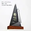 Trofeo de Cristal Personalizado de Gama Alta Triángulo Hecho de Madera con Nombre y Patrón de Tierra Premio Empresarial Selección de Honor