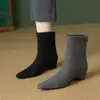 Botas Finas com Zíper Traseiro que Aumentam a Altura Interna 2025 Outono e Inverno Botas Curtas Costuradas para Mulheres Estilo Coreano Bico Quadrado Botas Meia-Calça Botas Juvenis