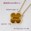 Collar de Trébol de Cuatro Hojas Versión Alta V Oro para Mujer Chapado en Oro de 18K es una Pulsera Cadena Clavicular Ágata Calcedonia Rojo Rosa Ojo de Tigre
