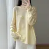 Suéter de lã 100% com toque de seda, estilo novo para outono e inverno, para mulheres, com design floral tridimensional, gola redonda, corte solto, peça de tricô versátil