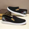 Sapatos de Pano Old Beijing Bico Redondo Leve Solado Macio Respirável Saúde Sapatos Masculinos Novo Estilo Slip-On Bordados Sapatos de Pano Fabricante Atacado