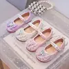 Zapatos de Cuero Pequeños de Moda de Color Sólido para Niñas 2026 Otoño Primavera Nuevo Estilo Mariposa con Pedrería Perla Princesa Zapatos de Cuero Individuales para Niña Pequeña