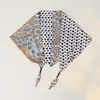 Bufanda Triángulo Trenzada de Nuevo Estilo Primavera y Otoño con Textura de Satín, Bufanda de Seda Estilo Pintura al Óleo con Estampado de Cachemira para Mujer, Bufanda de Cuello de Seda Imitación
