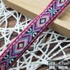 Cinta geométrica colorida que combina con la ropa adecuada para el hogar estilo étnico